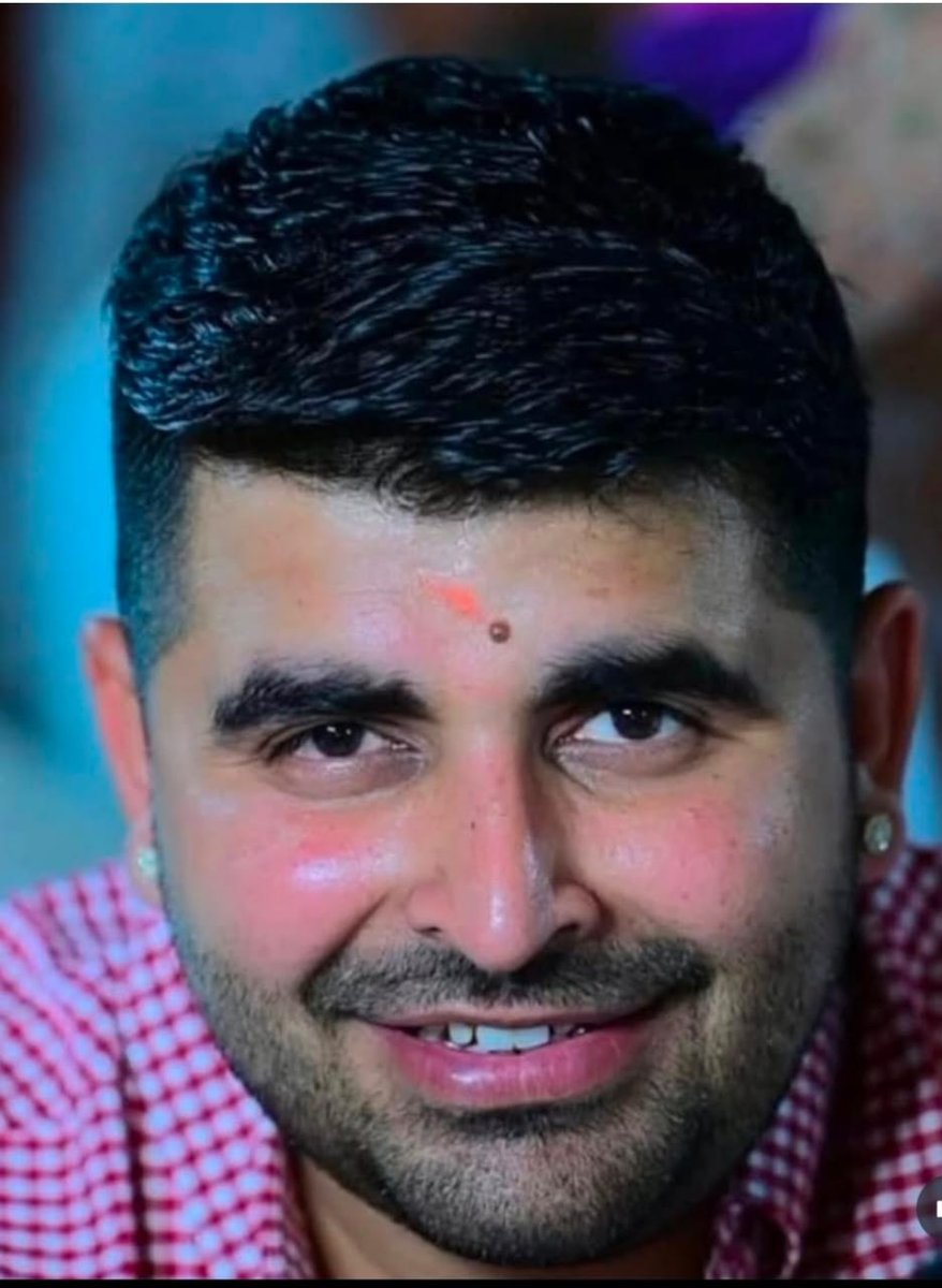 vpsingh27990693's tweet image. उगते बादलो में वो ताकत कहाँ जो रवि की चमक को फीका कर सके