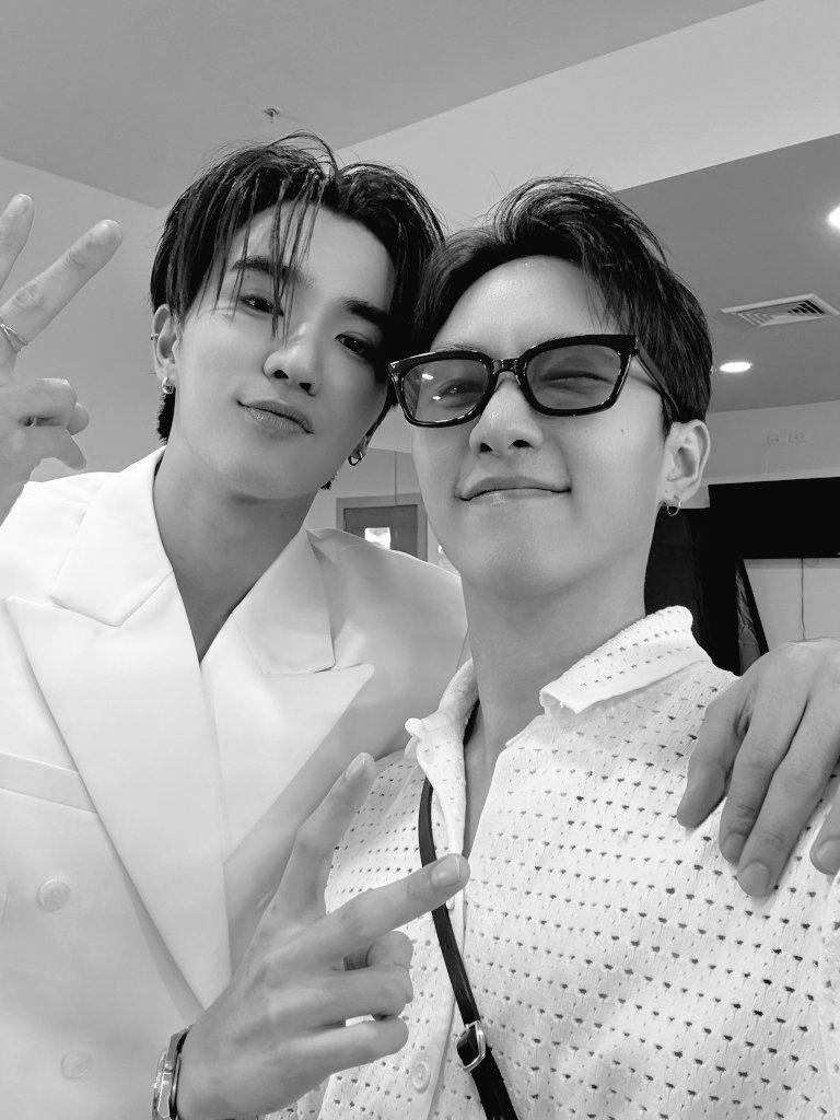 sagiigvrl_'s tweet photo. drtdi menggila krna 2makhluk ini
thx y guys masih sling perduli meskipun udh pisah ranjang aka beda agency lysm my double black hearts 🖤🖤
#เพิร์ธมาร์ค
#perthmark https://t.co/T0acupWPnw