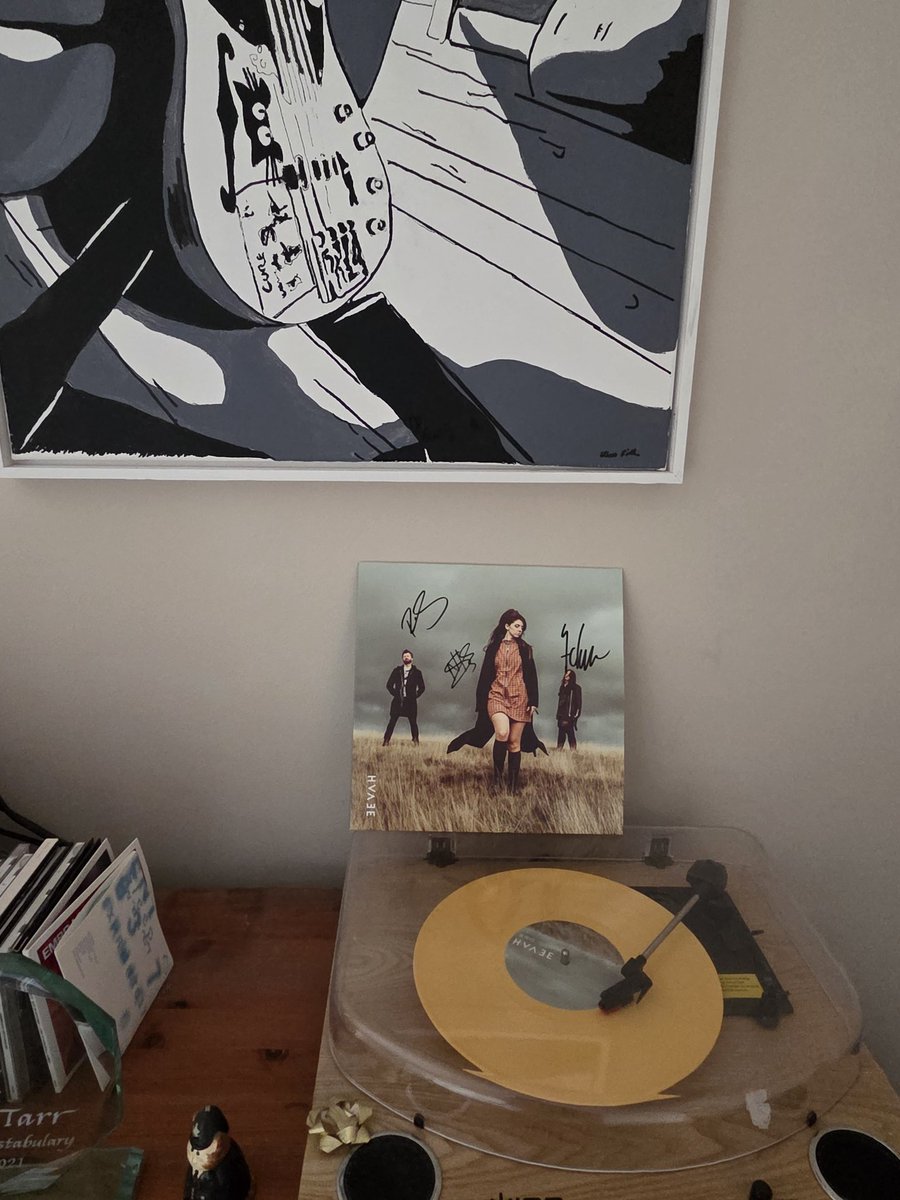 4_neu66's tweet image. My soundtrack tonight. It's been a while since I've found songs that resonate with my loneliness PTSD and anxiety but by God @eevahmusic these songs are it. Lullaby says it all and The Girl In My Head - that's me. Would love the lyrics to that. 💔💛