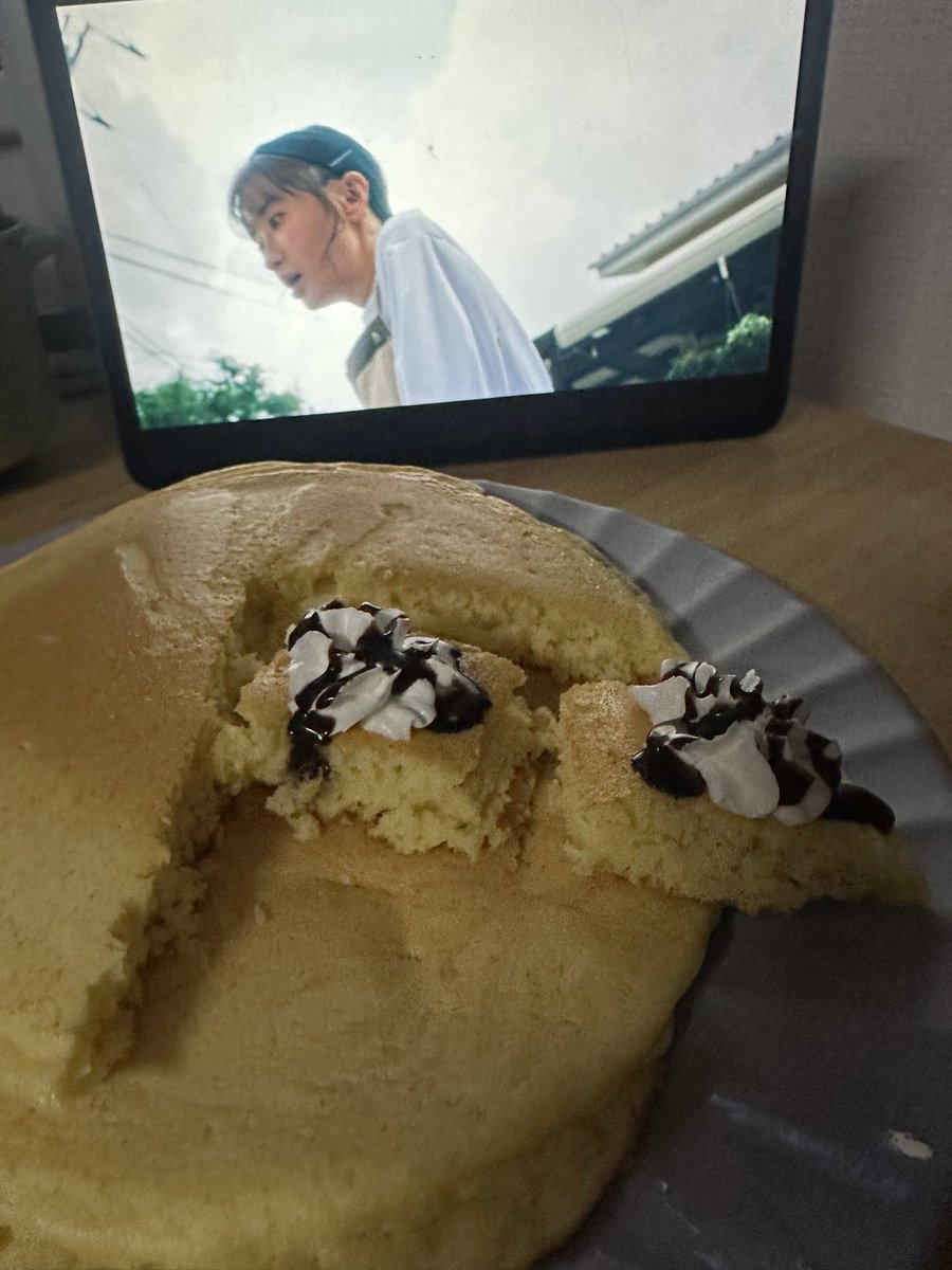 EYEKA96's tweet photo. 深夜にやばいことしてる自覚はあるよ
松本まりかのドラマ思ってたより面白いよ https://t.co/VGLmUoOCIl