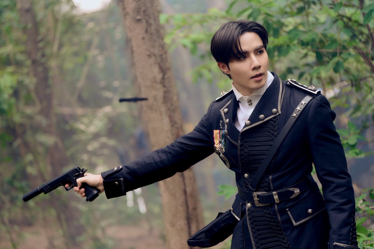 zee_pruk's tweet image. มาค้าบ สด ๆ ร้อน ๆ อยากถามความรู้สึกทุกคนตอนนี้เลย #TheNextPrinceEP12 ดูแล้วเป็นไง คอมเมนต์มาได้เลยครับ อยากอ่าน สำหรับผมดุเดือดเลือดพล่านมาก และถ่ายทำโหดมาก แต่ผมว่าคุ้มค่า อยากปรบมือให้นักแสดงและทีมงานทุกคน แต่เสียดายครับ อยากโดนยิงแทนชาครี อยากปกป้องเธอ อยากให้เธอจำฉัน…