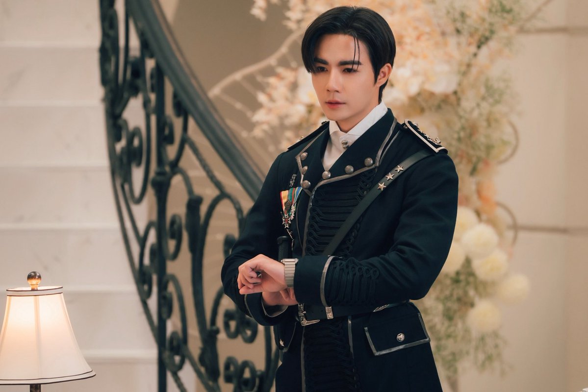 zee_pruk's tweet image. มาค้าบ สด ๆ ร้อน ๆ อยากถามความรู้สึกทุกคนตอนนี้เลย #TheNextPrinceEP12 ดูแล้วเป็นไง คอมเมนต์มาได้เลยครับ อยากอ่าน สำหรับผมดุเดือดเลือดพล่านมาก และถ่ายทำโหดมาก แต่ผมว่าคุ้มค่า อยากปรบมือให้นักแสดงและทีมงานทุกคน แต่เสียดายครับ อยากโดนยิงแทนชาครี อยากปกป้องเธอ อยากให้เธอจำฉัน…