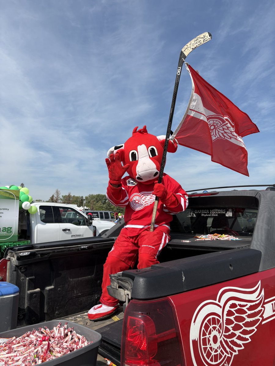 weyburnredwings's tweet image. 🚗 Creelman Parade was a blast, can’t wait to do it again next year!
#WeyburnRedWings #SJHL #Parade