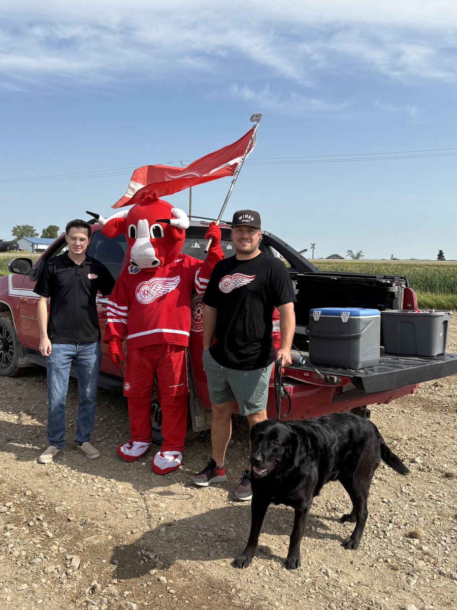 weyburnredwings's tweet image. 🚗 Creelman Parade was a blast, can’t wait to do it again next year!
#WeyburnRedWings #SJHL #Parade