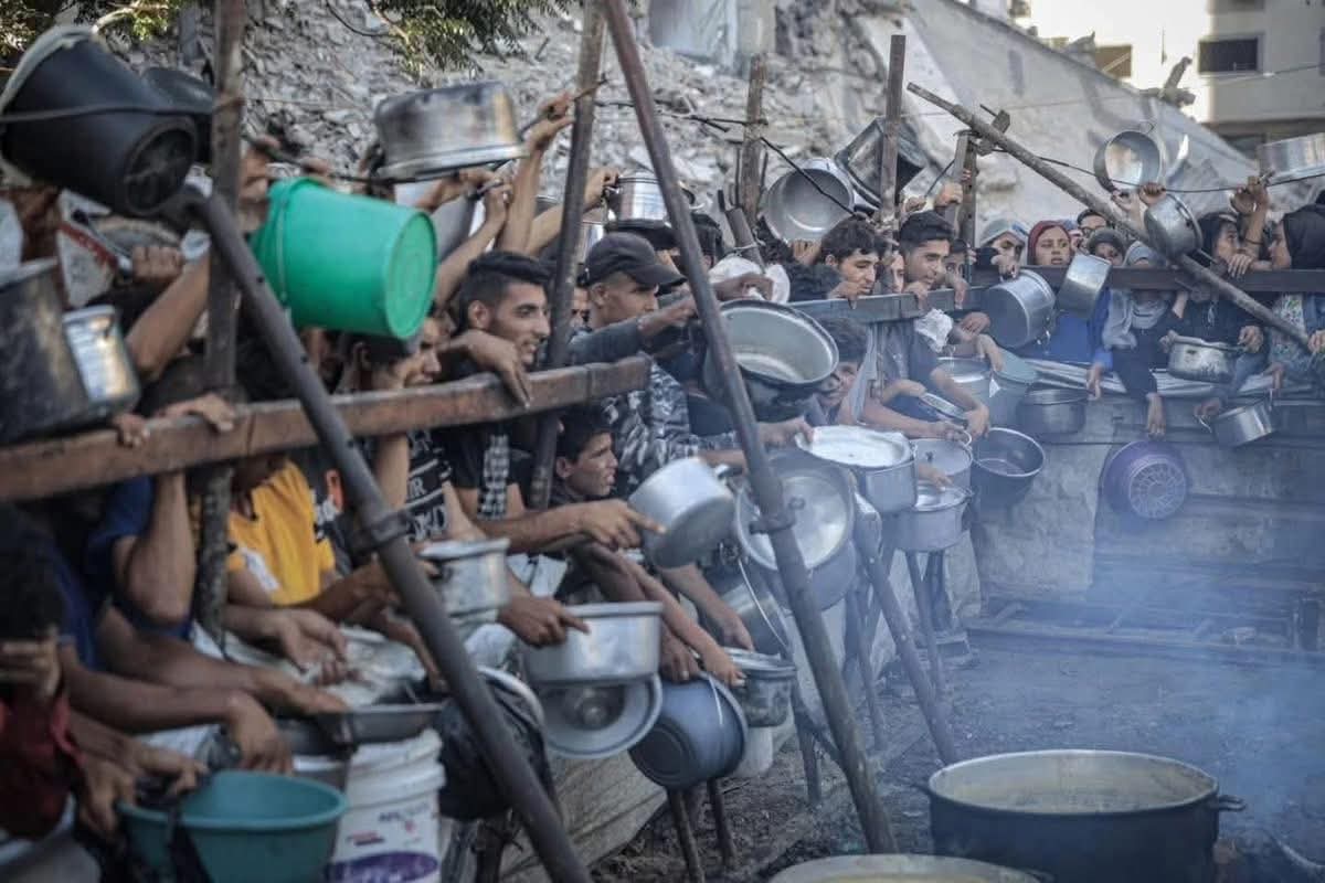Confusehunmain's tweet image. Are we even humans?
I’m truly ashamed to belong to this world.
May Allah The provider, provide for them, May He shelter them, aid them and grant them victory over the oppressors.
#Gaza 🍉
