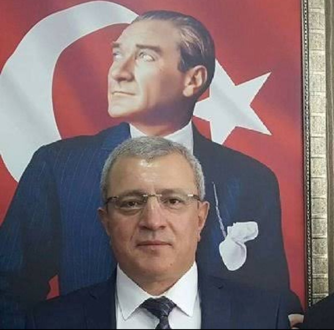 Ülkü Ocakları Genel Başkanlarından
Benim ilk başkanım hocam
Ulvi Batu Ağabeyim rahmetli oldu. Rabbim rahmetiyle muamele etsin. Mekanı cennet olsun.