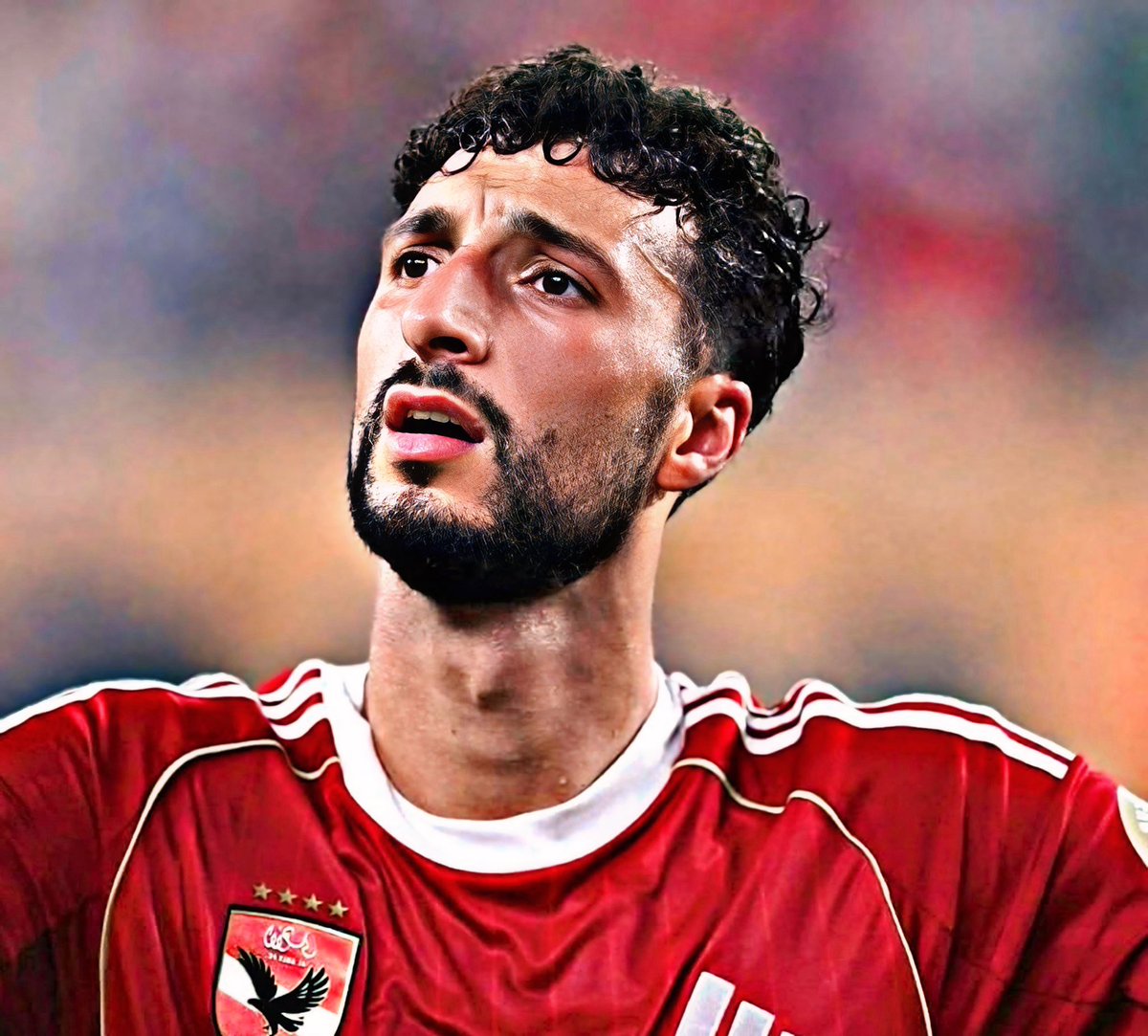 كنت مشروع نجم 💫 بس اطماع كتير وأسباب خفيه خليتك تخرج من الباب الصغير للأسف مشيت وجمهور الاهلي لا يشرفه عودتك وحين سنتذكر أهدافك سنتذكر انك كنت لاعب بلا هويه وفضلت مصلحتك الشخصيه قبل كل شيء ذهاب بلا عوده