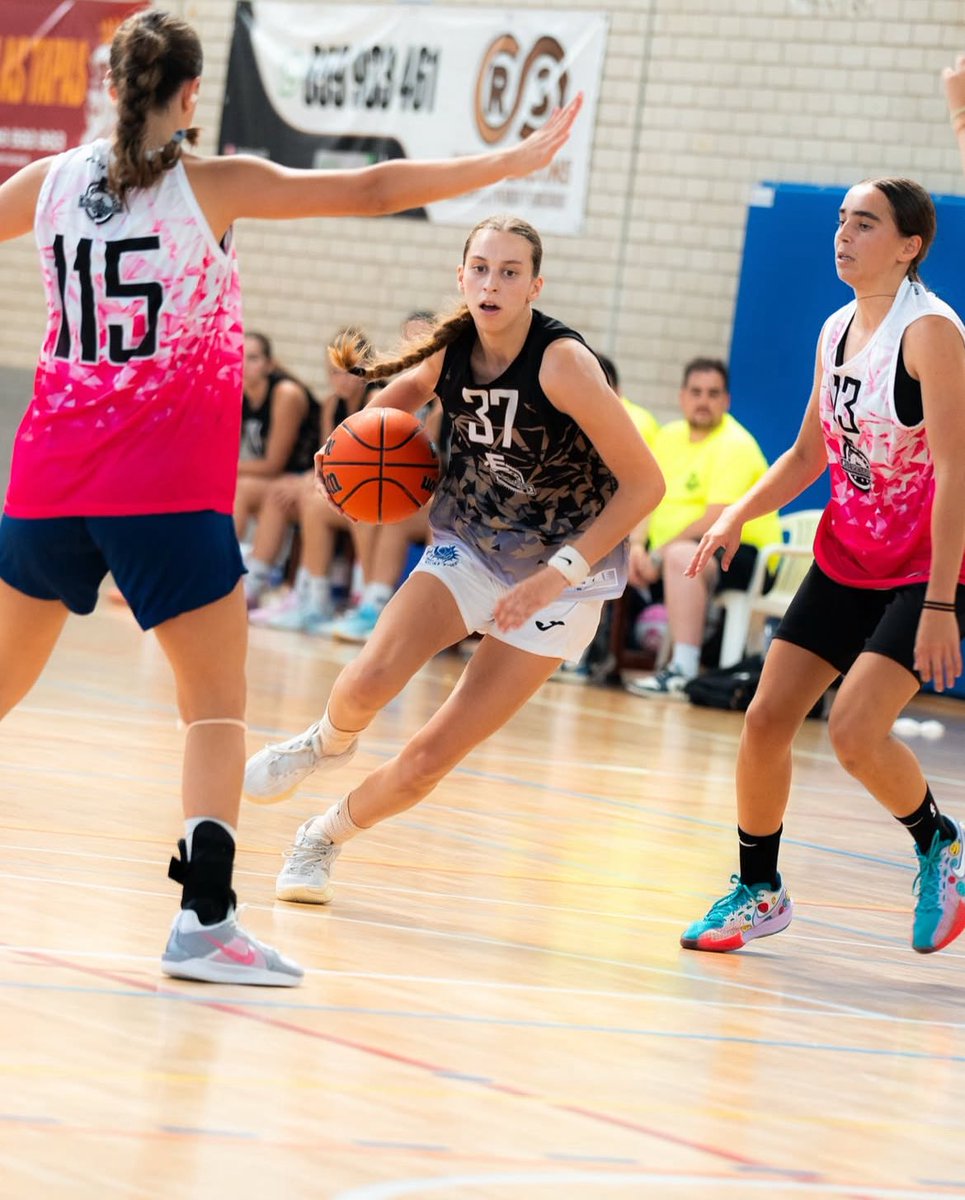 Miranda Rodríguez Sánchez (@mirandarodri29) on Twitter photo After an amazing experience at the best basketball tournament in the US, <a href="/TFNsRun4Roses/">TFN's Run 4 Roses</a>🏀, I’m now in Lloret de Mar 🇪🇸 with <a href="/EliteSportsESP/">Elite Sports Academy 🏀🎓</a> , competing in another great tournament.
Staying active! 💪🔥
37 - Miranda Rodríguez Sánchez
#ncaabasketball #WBB #USA #Run4RosesClassic After an amazing experience at the best basketball tournament in the US, <a href="/TFNsRun4Roses/">TFN's Run 4 Roses</a>🏀, I’m now in Lloret de Mar 🇪🇸 with <a href="/EliteSportsESP/">Elite Sports Academy 🏀🎓</a> , competing in another great tournament.
Staying active! 💪🔥
37 - Miranda Rodríguez Sánchez
#ncaabasketball #WBB #USA #Run4RosesClassic