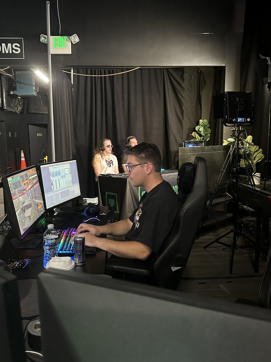 LocalhostDenver's tweet image. 🚨Drop Zone has started!! 🚨
The teams have begun setting up for Drop Zone. Energy is high —best of luck to all our teams! 💪🎮 #DropZone #COD #LocalHost #LocalHostDenver