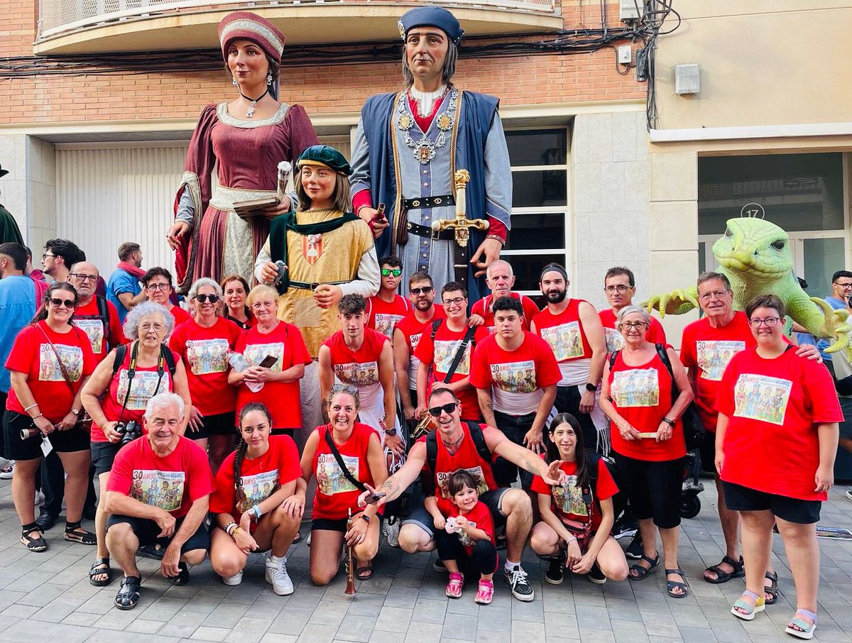 𝐄𝐋𝐒 𝐀𝐌𝐈𝐂𝐒 𝐃𝐄𝐋𝐒 𝐆𝐄𝐆𝐀𝐍𝐓𝐒 𝐃𝐄 𝐌𝐎𝐍𝐓𝐁𝐋𝐀𝐍𝐂 𝐀 𝐂𝐀𝐒𝐓𝐄𝐋𝐋𝐕𝐄𝐋𝐋 𝐃𝐄𝐋 𝐂𝐀𝐌𝐏

#gegants #culturamontbanc #montblanc #catalunya