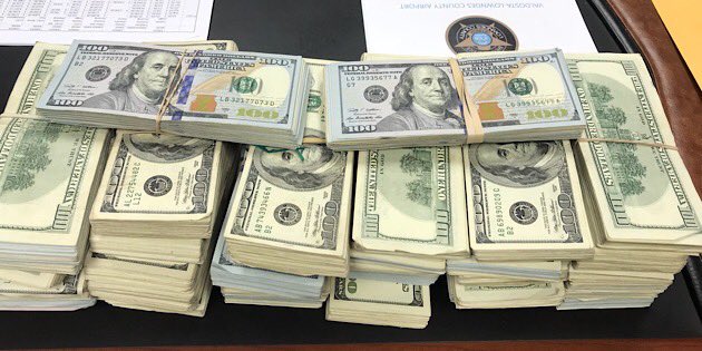 RawUnfilteredd's tweet image. Need someone to photoshop these pictures with a note next to it of my writing. I am willing to pay. Message me. Asap. Photoshop