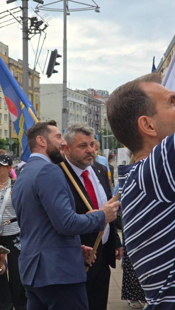 KonradNiznik_'s tweet image. Kwestia migracji staje się póki co jedną z ważniejszych.
Co istotne widzę zmianę narracji. Koleżeństwo zaczyna dostrzegać, że nie ma znaczenia legalna czy nielegalna.
To cieszy, lepiej późno niż wcale.
Tak było dziś w Gdyni.