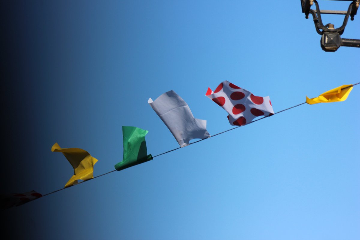 Voilà, clap de fin de cette journée à s'émerveiller devant le Tour de France, on y revient vite, c'est sur et certain ! 

Et pour conclure : allez voir du cyclisme, pas beaucoup de meilleures expériences à vivre pour un amoureux du vélo !