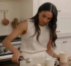 AsterUnfiltered's tweet image. Meghan Markle’s show couldn’t even crack the top 300 on Netflix? I’m sorry like what?! There’s no way the globally adored Duchess of Difficult, who elevates everything with dried flower sprinkles, isn’t in the Top 10. Clearly the stats are biased.
It’s Netflix’s fault they…