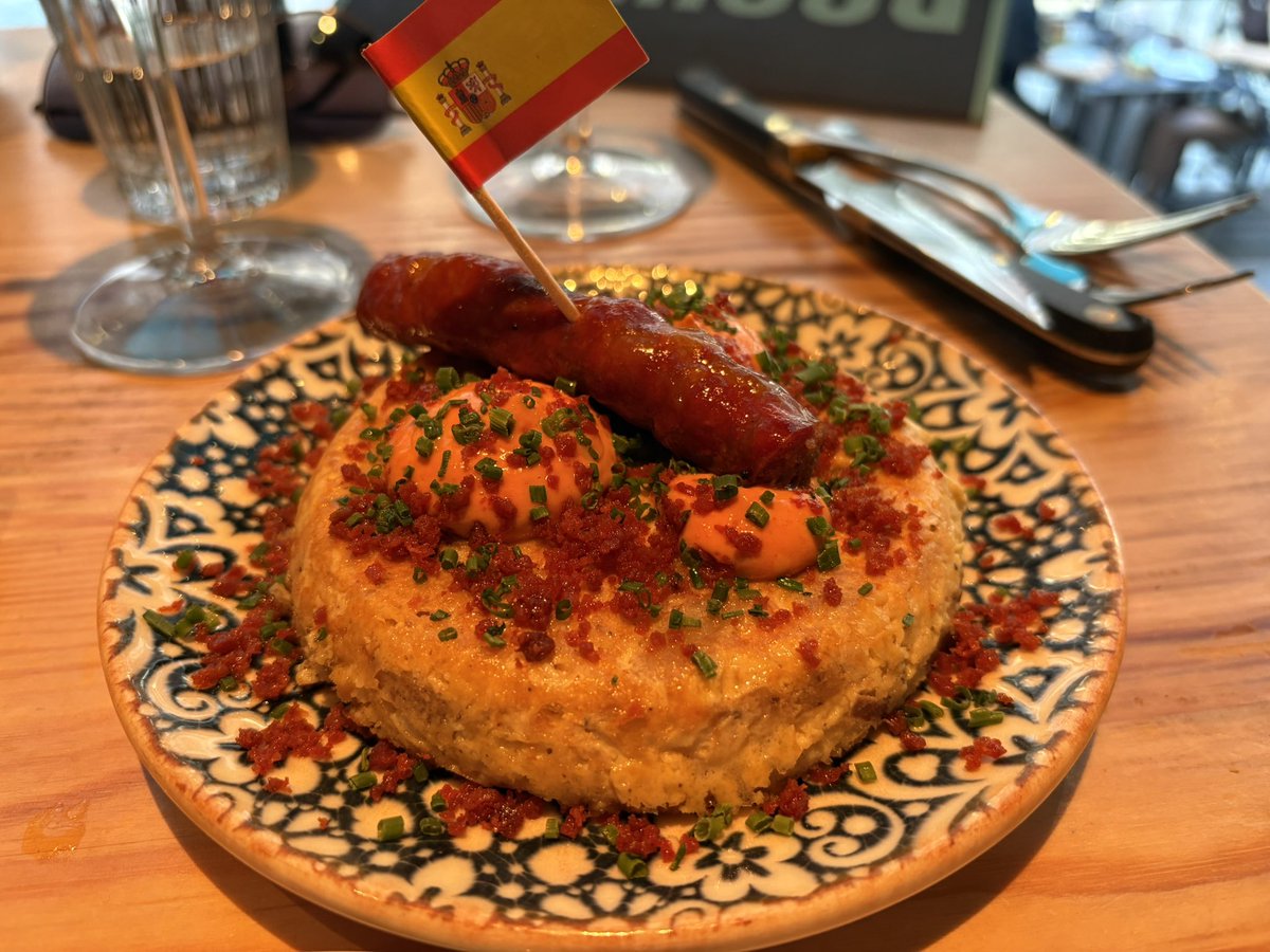 ChallengingPapp's tweet image. 【北欧サラリーマンの呟き】
最近フレンチばかりだったので、今日はスペインにしてみたけど、tapasって色々食べれて嬉しい☺️

お肉料理よりシーフードが美味だった😋