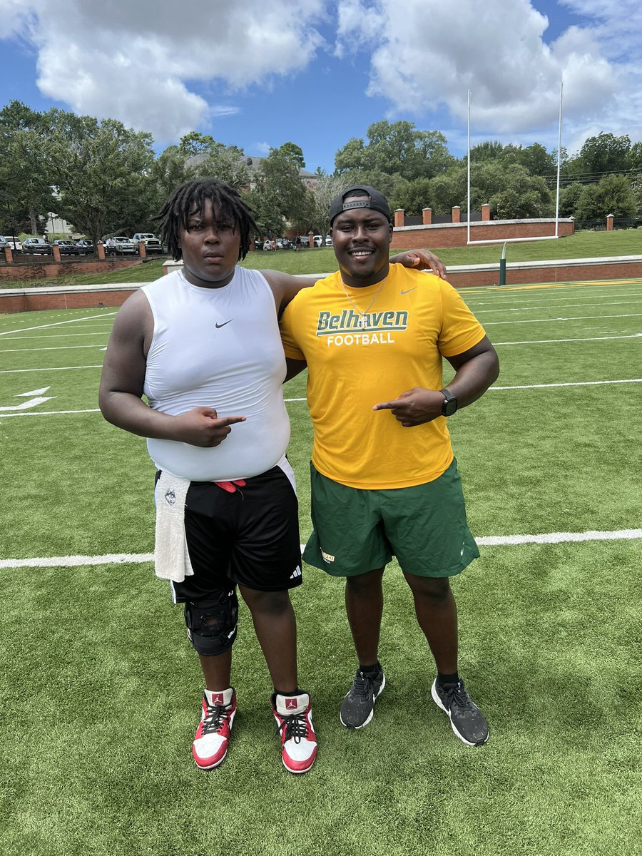 king green (@kinggreen2027) on Twitter photo thank you @CoaStephens76 for inviting me out and giving me a chance to showcase my talent <a href="/BelhavenFB/">Belhaven Football</a> camp
<a href="/GrangerShook/">Coach Shook</a>
<a href="/Coach_Stewart1/">Corbin Stewart</a> thank you @CoaStephens76 for inviting me out and giving me a chance to showcase my talent <a href="/BelhavenFB/">Belhaven Football</a> camp
<a href="/GrangerShook/">Coach Shook</a>
<a href="/Coach_Stewart1/">Corbin Stewart</a>