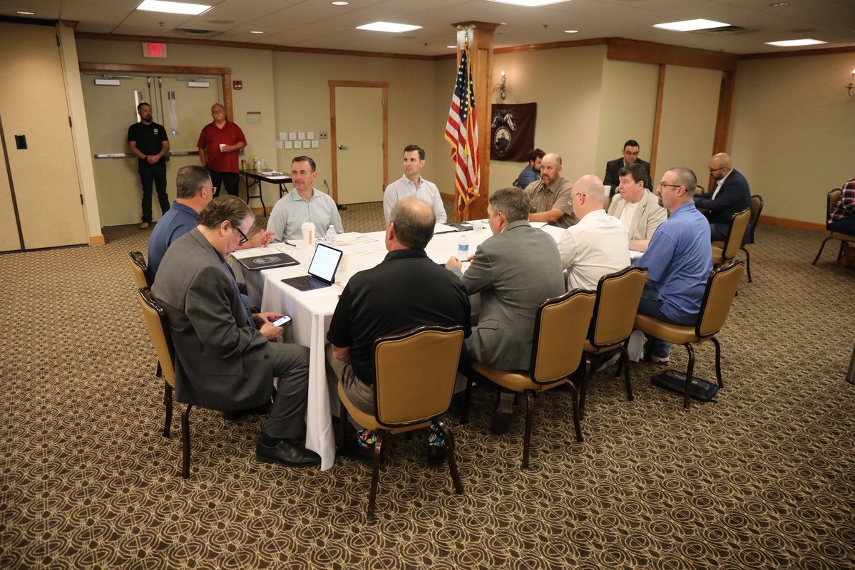 IAM_Union's tweet image. We want to thank @BMWEDIBT for hosting this important town hall with @RepDeluzio and @RepMichaelRulli near East Palestine, OH and inviting IAM District 19 General Chairman James Orwan to speak.
We will not stop pushing for rail safety ⚙️✊