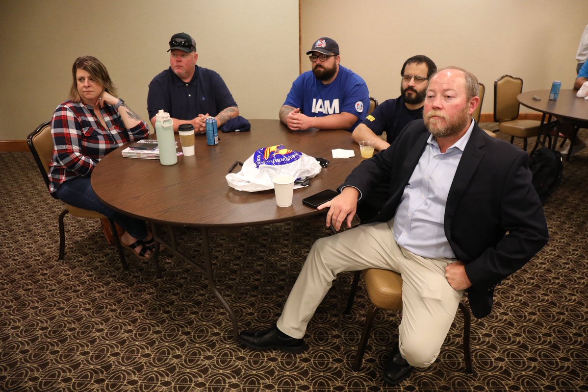 IAM_Union's tweet image. We want to thank @BMWEDIBT for hosting this important town hall with @RepDeluzio and @RepMichaelRulli near East Palestine, OH and inviting IAM District 19 General Chairman James Orwan to speak.
We will not stop pushing for rail safety ⚙️✊