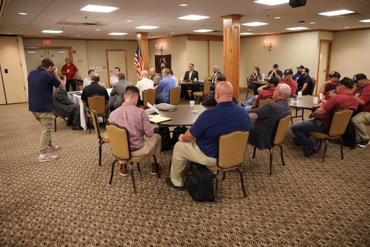 IAM_Union's tweet image. We want to thank @BMWEDIBT for hosting this important town hall with @RepDeluzio and @RepMichaelRulli near East Palestine, OH and inviting IAM District 19 General Chairman James Orwan to speak.
We will not stop pushing for rail safety ⚙️✊
