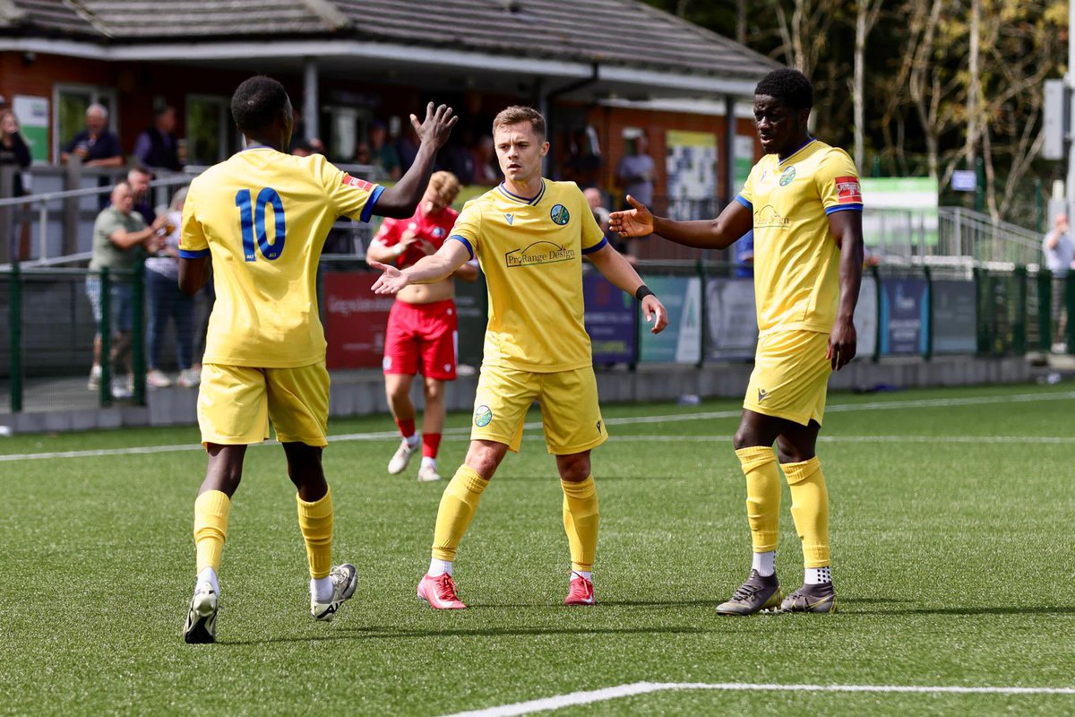 AscotUnitedFC's tweet image. More valuable minutes in the tank as we continue our build up to the start of the @IsthmianLeague season.
Wishing @thebearsbbhfc the best of luck for the coming season 🤝
#WeAreAscot #UpTheYellas💛💙