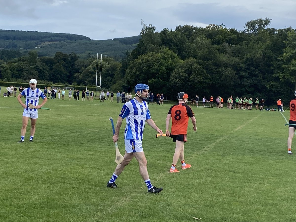 Sraithchomórtas Roinn 2 Naomh Eoin 0-2 Baile Buadáin Naomh Éanna. Deich nóimead sa chéad leath caite.