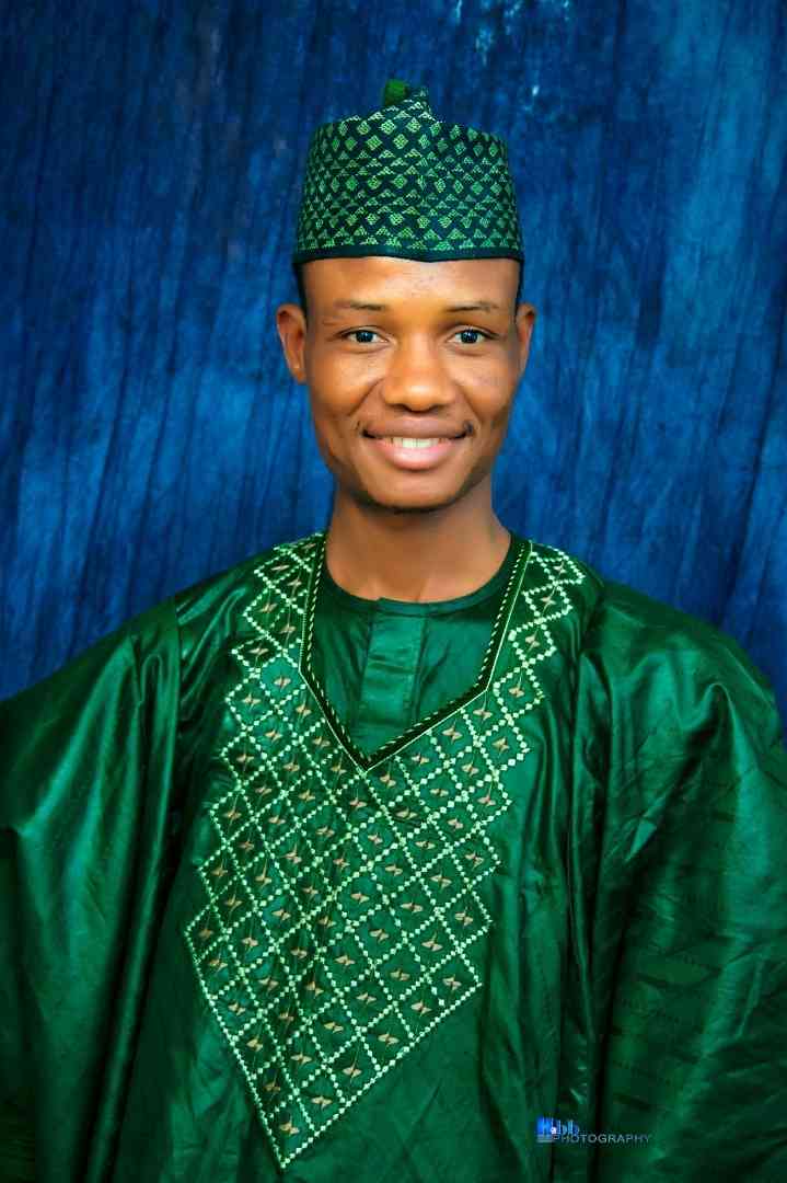 SMDANHAUSA's tweet photo. We urge those in power to act with sincerity, justice, and compassion. The time has come to prioritize the welfare of the people over personal interest. May Allah guide and awaken our leaders to the suffering of the masses before it is too late.

Written
Shamsu Smad Mai 
Biredi https://t.co/m2brNGRkNo