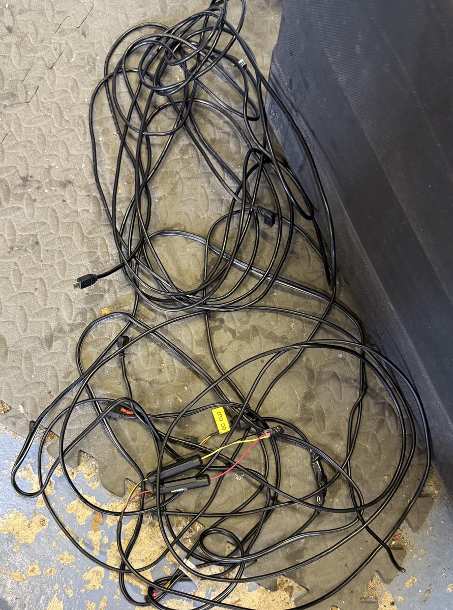 takenocrap69's tweet image. A fun few hours removing Meta immo and dash cams / ivolt