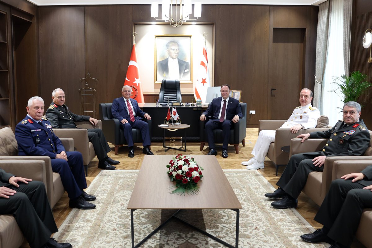 Millî Savunma Bakanı Yaşar Güler, beraberinde Genelkurmay Başkanı Orgeneral Metin Gürak ve Kuvvet Komutanları ile Kuzey Kıbrıs Türk Cumhuriyeti’ne (KKTC) gitti. 

Mutlu Barış Harekâtı’nın 51’inci yıl dönümü törenlerine katılacak olan Bakan Yaşar Güler ve beraberindeki TSK Komuta