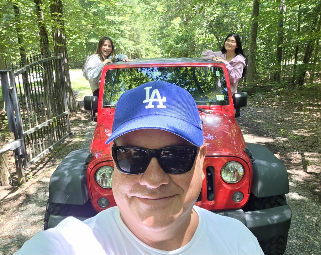 TomPorterDC's tweet image. The beachhead team has reached the lake house. Party on. #jeep #JeepFamily