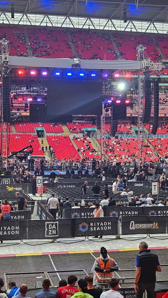 h_hkan's tweet image. Oleksandr Usyk vs Daniel Dubois 2 for the Undisputed Heavyweight Championship of the World tonight 🔥🔥🔥🥊🥊🥊 #UsykDubois2 @Queensberry @wembleystadium