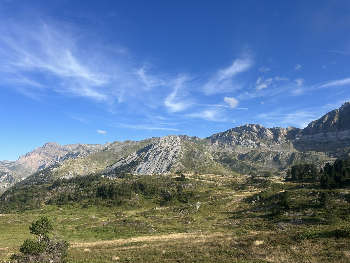 Meteonavarra_'s tweet image. 15ºC por Candanchú y tarde espectacular por Somport 😍