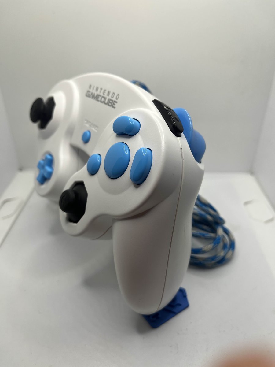 CfanCustoms's tweet image. Commission for @MillerFerg !

 -Phob 2.0.5, .29 firmware
  -Slickbox
  -Mouseclick Z
  -3 Meter paracord
  -Lubed Triggers
-Cardosi springs
 -Lubed Stickboxes
 -Bald buttons from @selst0r 
-Stick set from @QofDQ  
 -Commissioned triggers from @CreativeWilds 

Please reach out to…