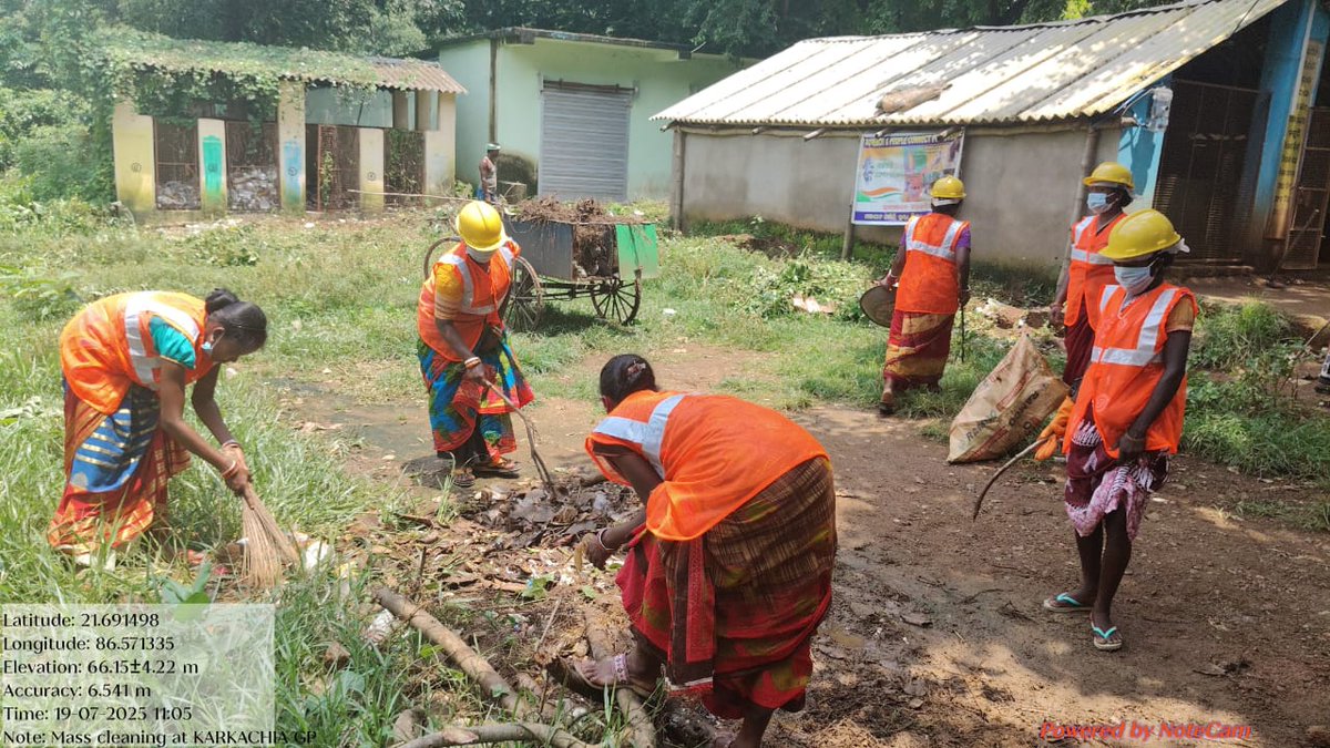 ZP_Mayurbhanj's tweet photo. A campaign was conducted today across the district to clean up institutions' campuses, Block/GP/School/AWC in all 26 Blocks, under Mayurbhanj district. @DM_Mayurbhanj @MoJSDDWS @PRDeptOdisha @CMO_Odisha @sbmodisha @jaljeevan_ #masscleanliness #SLWM https://t.co/XUfm3I9hbt