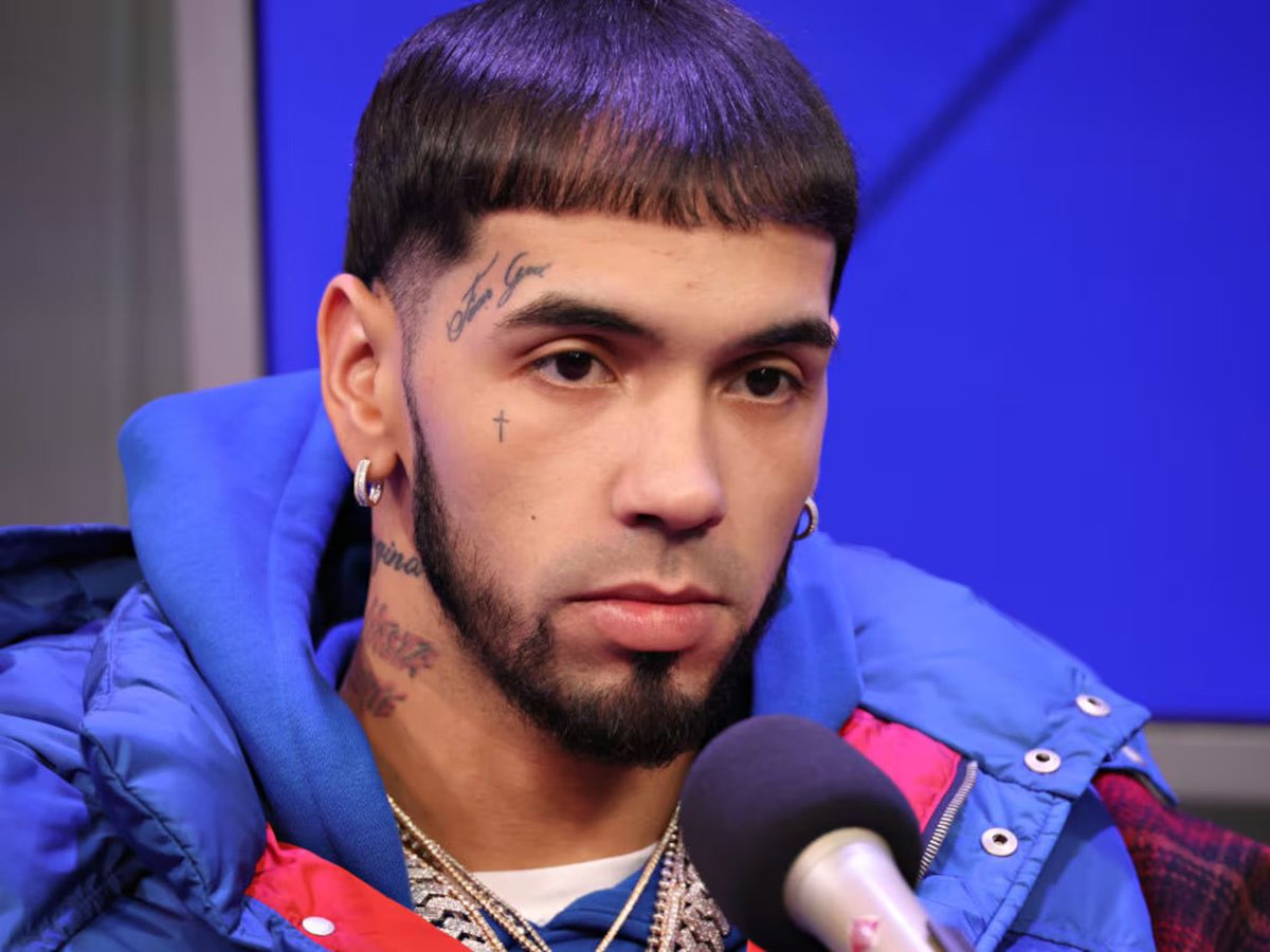 MonitorNewsve's tweet image. Lo estaban torturando ? No tiene ni un golpe, tiene un corte de cabello de diseñador , estaban aislados en un aérea solo para venezolanos entonces cuál es el show ?