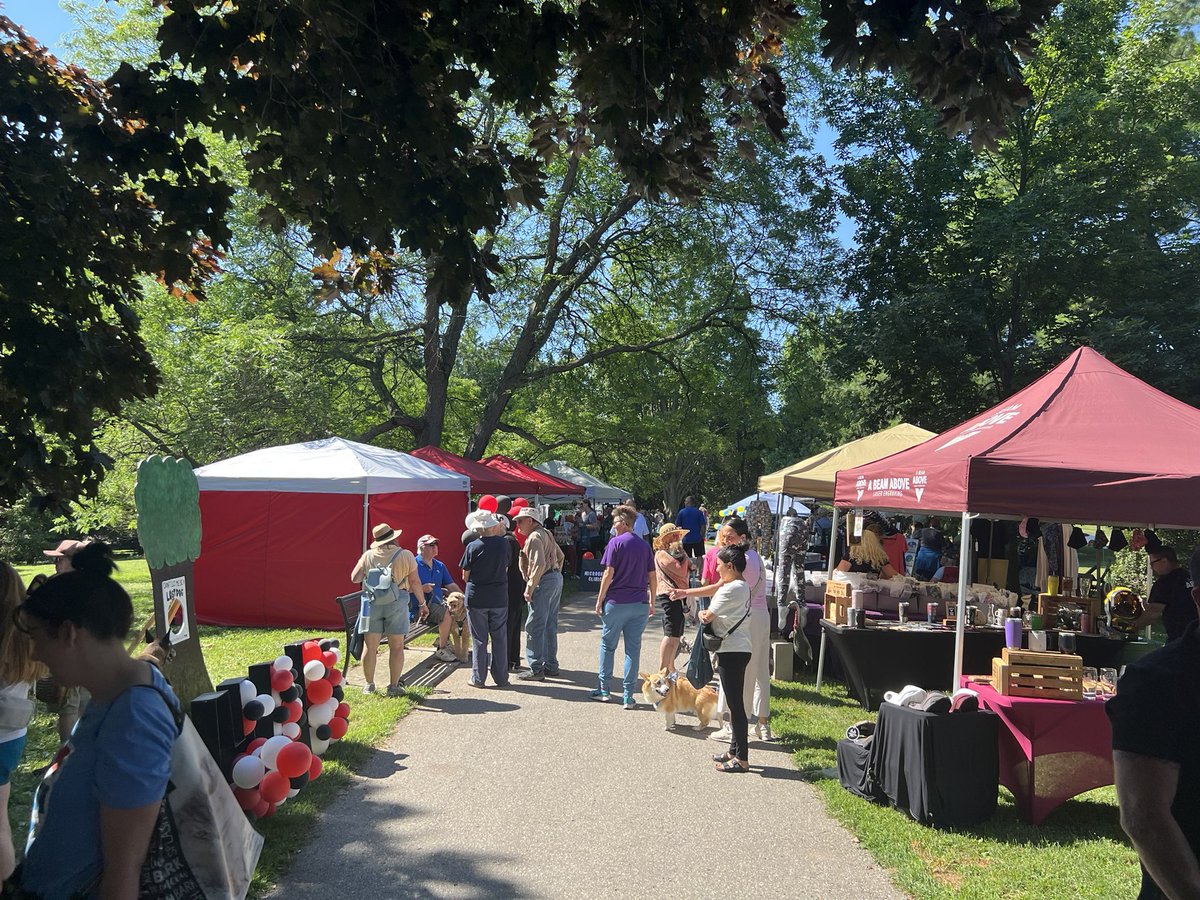 AndrewLawton's tweet image. Any day spent with puppies is a good day! Great turnout at this year’s Pawsitively Elgin Dog Festival.