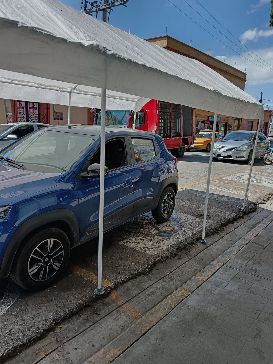 Vaya vaya vaya, será que ya a todos los espacios de estacionamiento de las ♿ en la ciudad de Oaxaca de Juárez les van a poner sombrita?