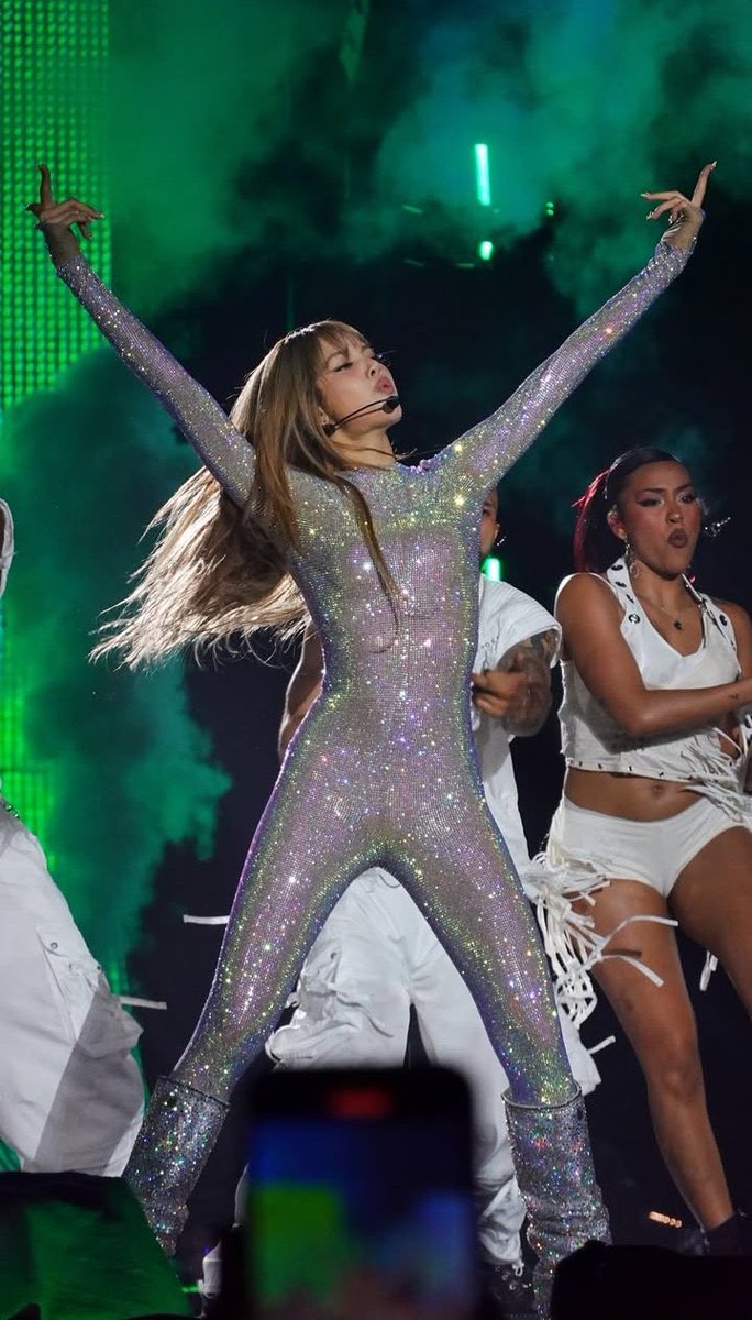 lalaluvlalisa's tweet photo. FXCK UP THE WORLD! https://t.co/LTA56zpr1x