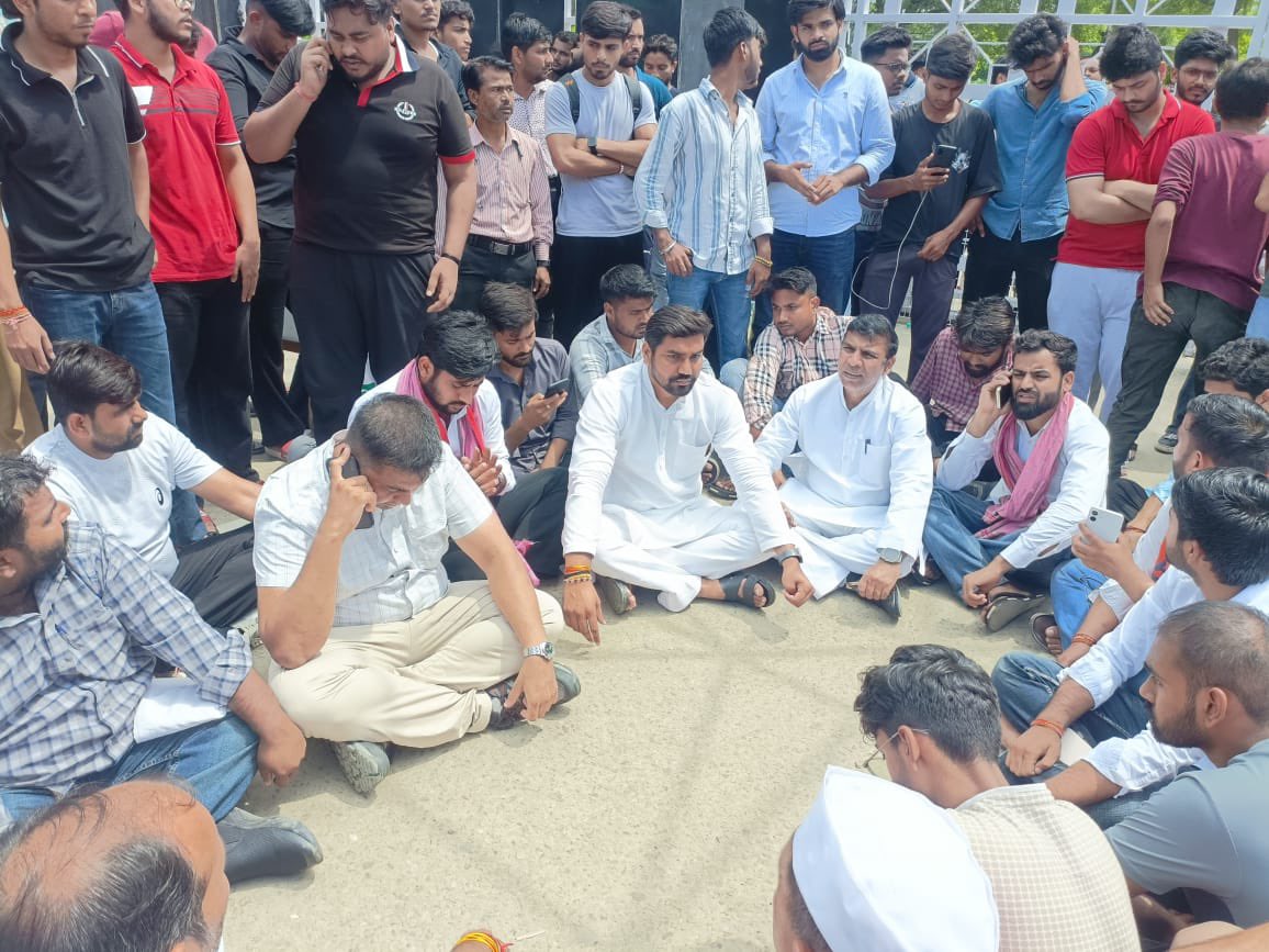 शारदा यूनिवर्सिटी में बेटी ज्योति की आत्मा हत्या अत्यंत दुखद है, हम दुख की इस घड़ी में परिवार के साथ है और न्याय मिलने तक आवाज़ बुलंद करेंगे और हमारी माँग है की पूरे विषय की निष्पक्ष जाँच हो और परिवार को न्याय मिले सके!! <a href="/dmgbnagar/">DM G.B. Nagar/NOIDA</a> <a href="/noidapolice/">POLICE COMMISSIONERATE GAUTAM BUDDH NAGAR</a> <a href="/dgpup/">DGP UP</a> <a href="/EduMinOfIndia/">Ministry of Education</a>