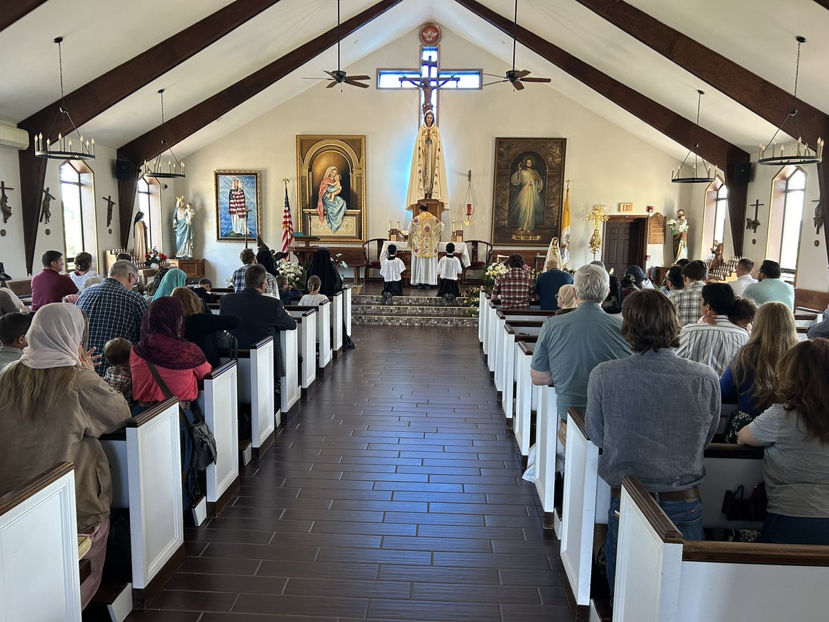 CatholicLand's tweet image. NY Catholic Land movement conference to going great. Sacraments, fellowship, and practical instruction in “Land and hand craft.” The build a strong Catholic “third position” from the soil up.