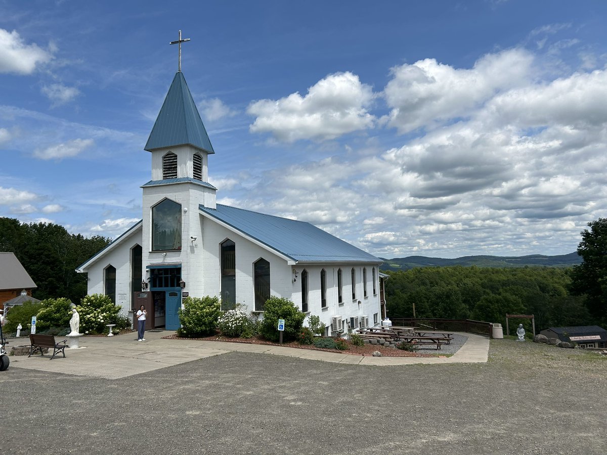 CatholicLand's tweet image. NY Catholic Land movement conference to going great. Sacraments, fellowship, and practical instruction in “Land and hand craft.” The build a strong Catholic “third position” from the soil up.