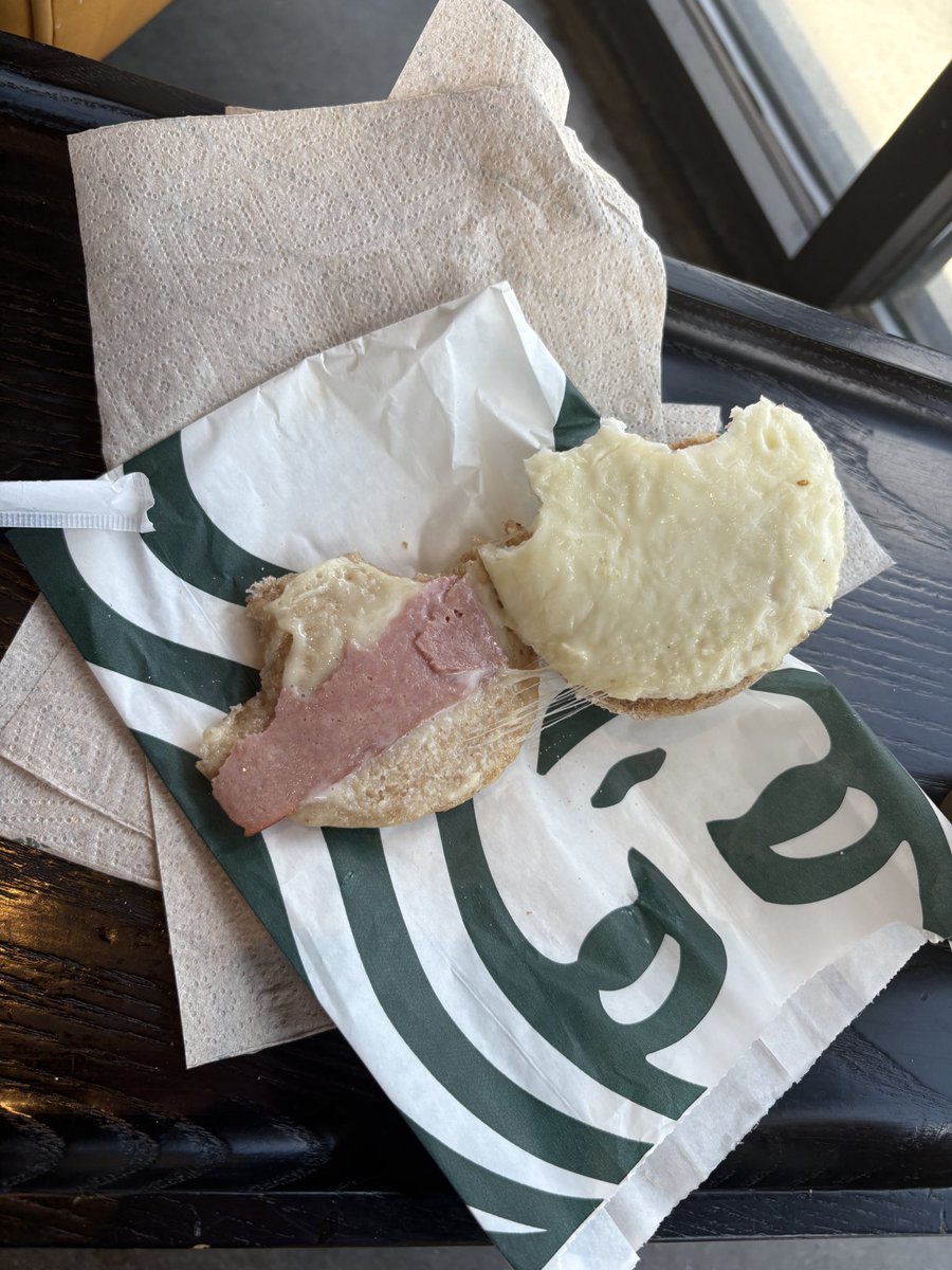 Iilkarina's tweet photo. @Starbucks ordered the turkey bacon sandwich ... why does it look like that? Ruined my day😭 https://t.co/ujtcFhWvLW
