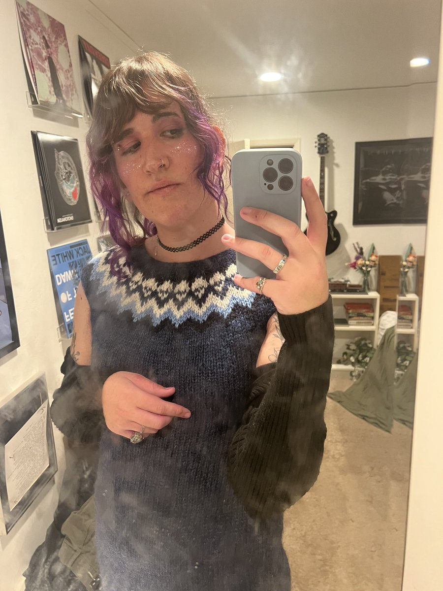 baileyzindel's tweet image. my phone’s obsession with making me look at the most unflattering pre transition photos of all time… take those cross sex hormones NOW queen i’m serious