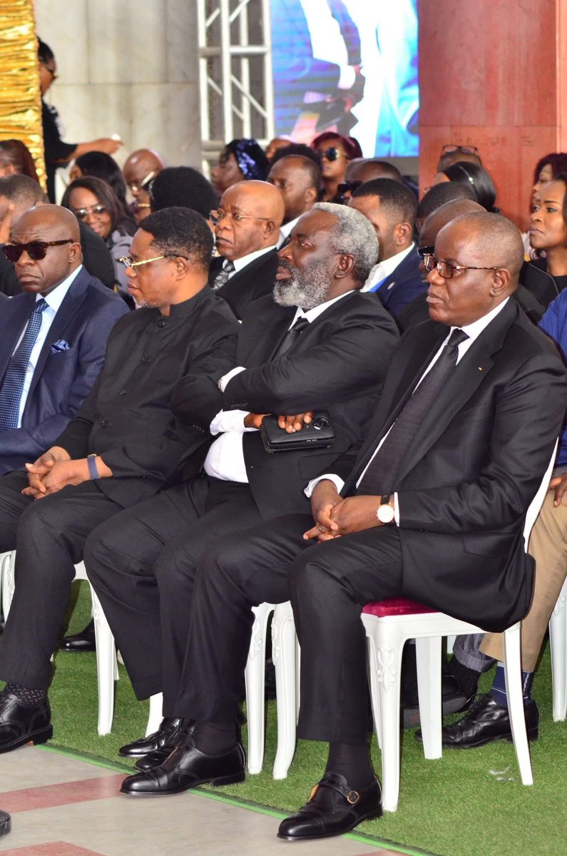Le vice président national du PPRD, le Dr <a href="/MinakuAubin/">Aubin MINAKU</a> présent aux funérailles du co-fondateur du PPRD, le professeur MUPAPA Say au palais du peuple. Il lui a réservé un hommage mérité comme homme d'État et co-fondateur du PPRD.
La République vient de perdre un grand esprit...