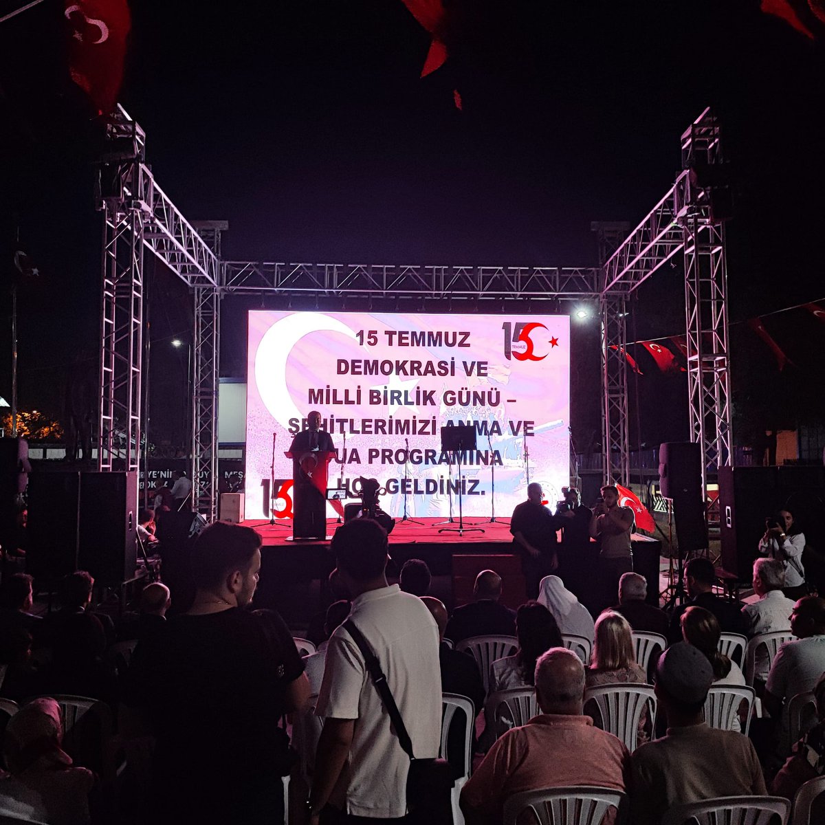📍15 Temuz Demokrasi ve Milli Birlik Günü Anma Programı.

Bayrampaşa Kaymakamımız Sn. Abdullah Çiftçinin Bayrampaşa meydanında organize etiği 15 Temmuz Şehitleri ve Gazilerini anma programına ilçe Başkanımız Sn.Ahmet GÜRSES'İN risayetinde ilçe başkan yardımcılarımız+++