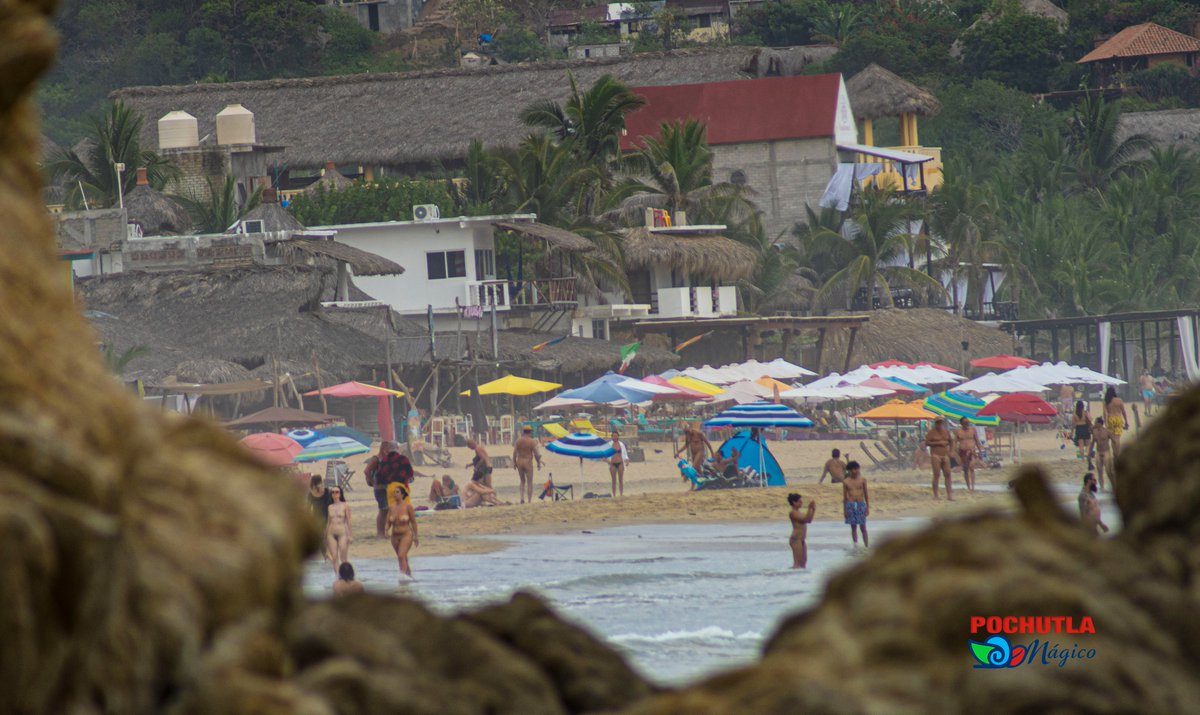 PochutlaM's tweet photo. Un #Zipolite en las rocas por favor.
#Playadelosmuertos #nudistfriends #Openmind https://t.co/x2RbqSrGSA