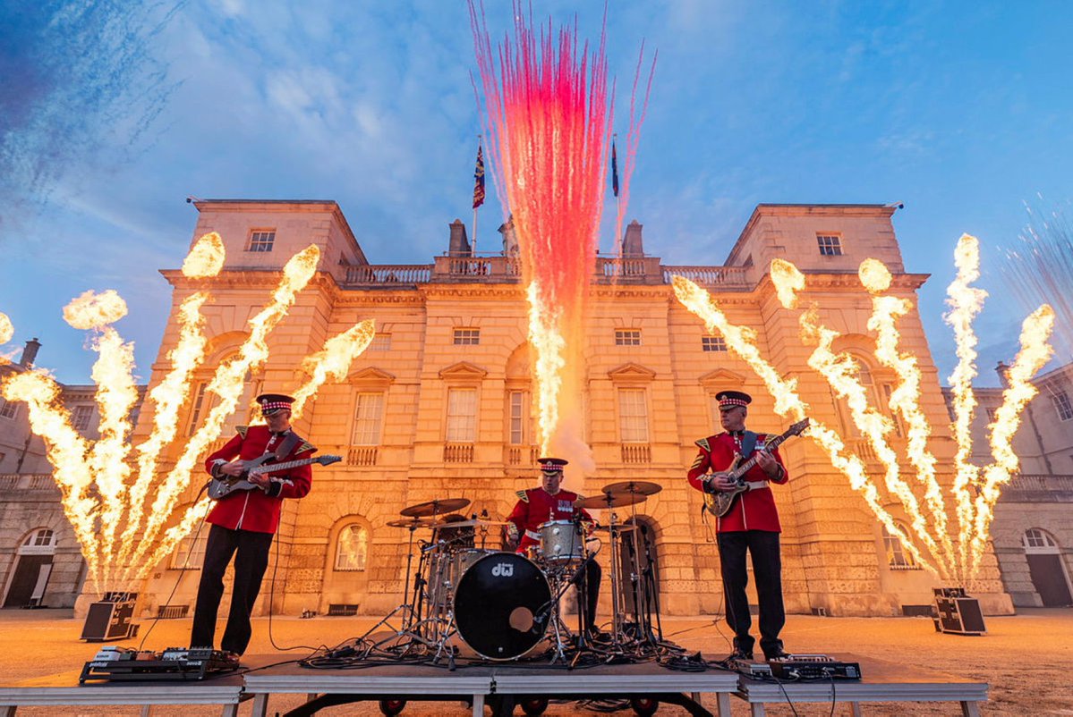 VeteransFdn's tweet image. 🇬🇧🎸From 15–17 July 2025, the Household Division Military Musical Spectacular lit up Horse Guards Parade with an unforgettable display of music and pageantry.
Taking centre stage were the Massed Bands of the Household Division – featuring musicians from the Grenadier,…