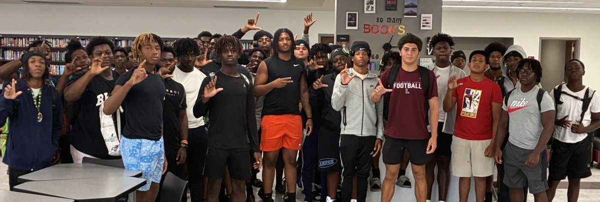 TMO__Coach's tweet image. Appreciate Neph coming out Saturday to chop it up with the fellas @Zakaih_15 will be the top Edge in the Pac 12 this year. #RestoreLakes