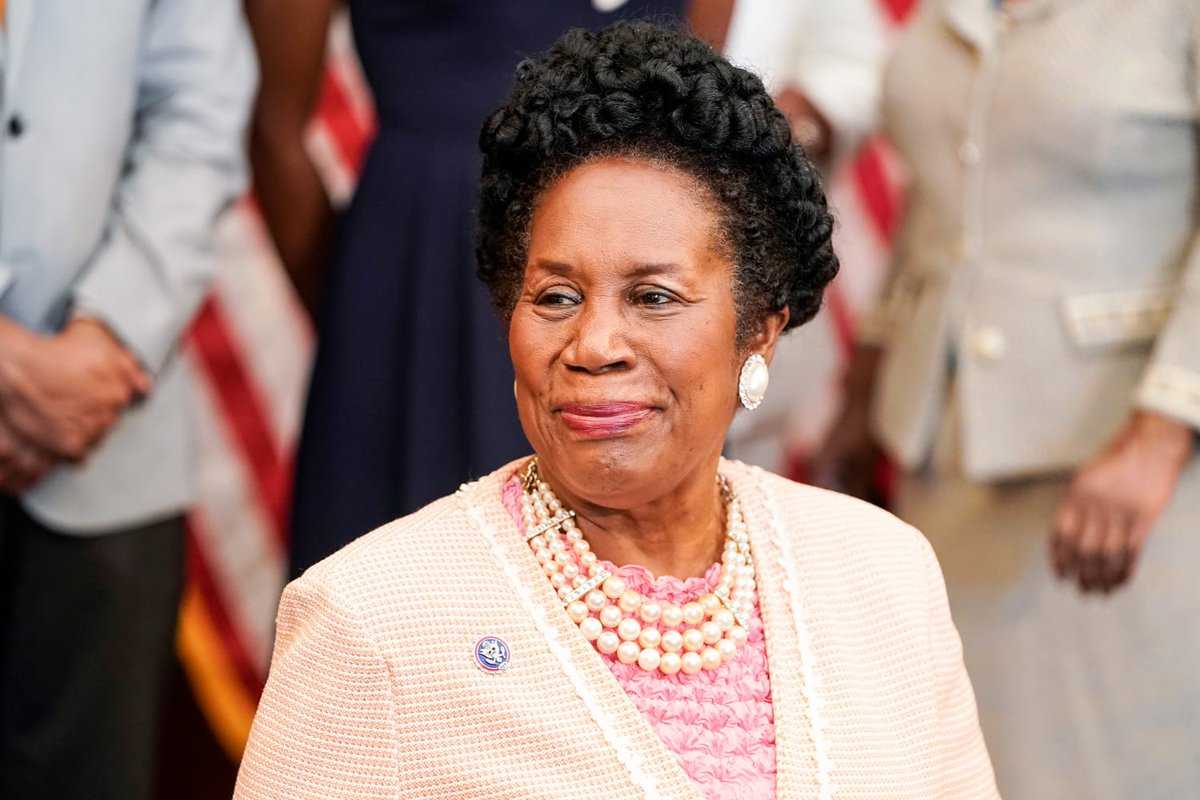 RolfeFoundation's tweet image. Today marks one year since the passing of Rep. Sheila Jackson Lee after her brave fight with pancreatic cancer. We honor her legacy. 🕊️💜
Rolfe Foundation supports those affected by #PancreaticCancer with resources & more. 💌 DM or email us to learn more.
📷: Joshua Roberts