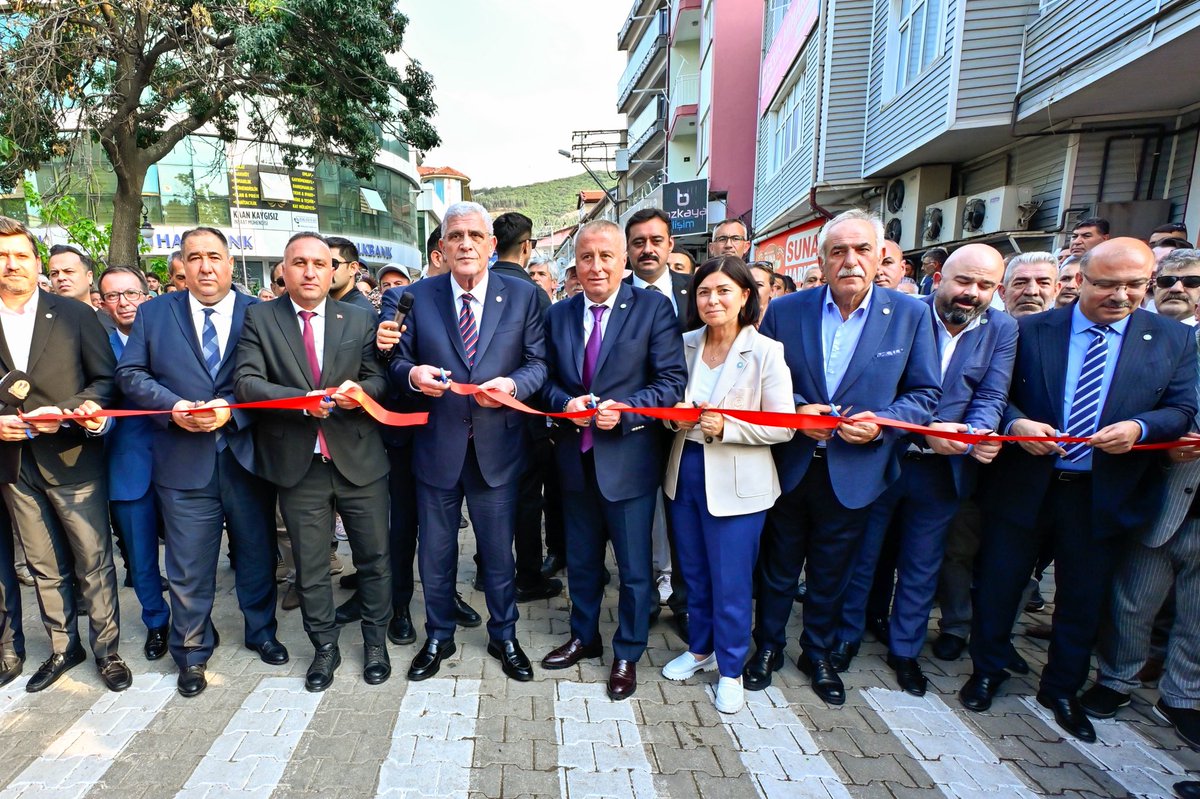 İYİ Parti (@iyiparti) on Twitter photo Genel Başkanımız Sayın Müsavat Dervişoğlu (<a href="/MDervisogluTR/">Müsavat Dervişoğlu</a>),
Millî Şehidimiz Talât Paşa’nın adının, Çay Belediye Başkanımız Sayın Yaşar Kemal Kantartopu’nun öncülüğünde Çay ilçemizde bir caddeye verilmesi vesilesiyle düzenlenen törene katıldı.
Tarihine, değerlerine ve istiklal Genel Başkanımız Sayın Müsavat Dervişoğlu (<a href="/MDervisogluTR/">Müsavat Dervişoğlu</a>),
Millî Şehidimiz Talât Paşa’nın adının, Çay Belediye Başkanımız Sayın Yaşar Kemal Kantartopu’nun öncülüğünde Çay ilçemizde bir caddeye verilmesi vesilesiyle düzenlenen törene katıldı.
Tarihine, değerlerine ve istiklal