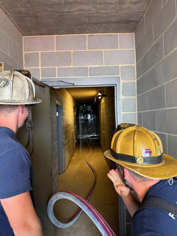 DavidPazos15's tweet image. Practice makes perfect. @mcfrs members of Fire Station 19(Silver Spring) spent some time today training on advancing hose down a corridor and drafting water from a static water source when hydrants are not available. @mcfrsPIO